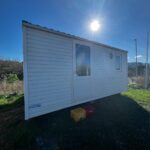 Limpieza de tejado como parte del Mantenimiento de Casas Móviles