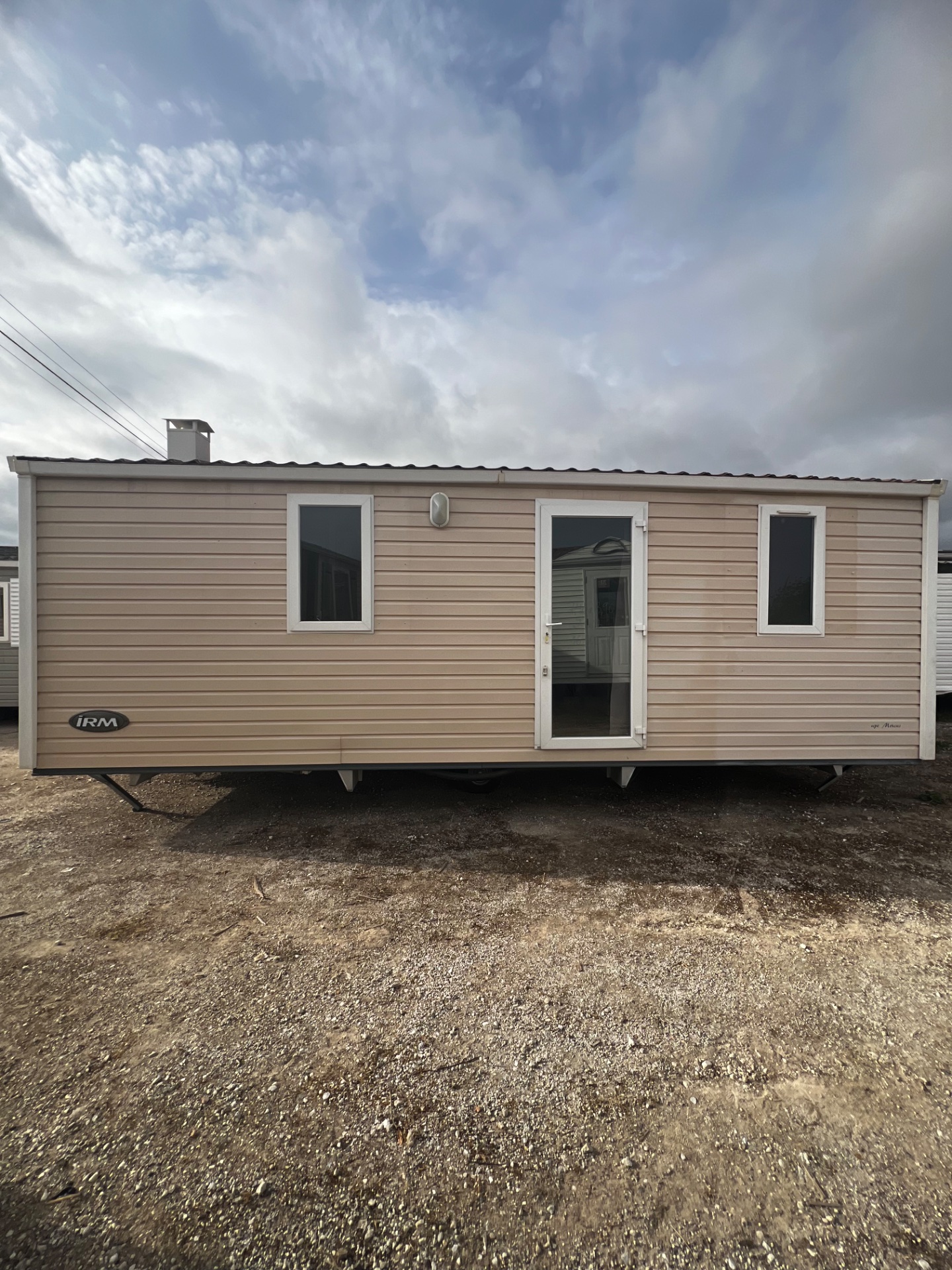 Mobil home de ocasión instalada sin cimientos fijos